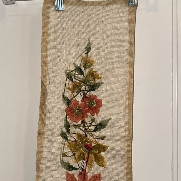 Vintage 70s Crewel Embroidery on Fine Linen Tapestry Bell Pull - Picture 6 of 8